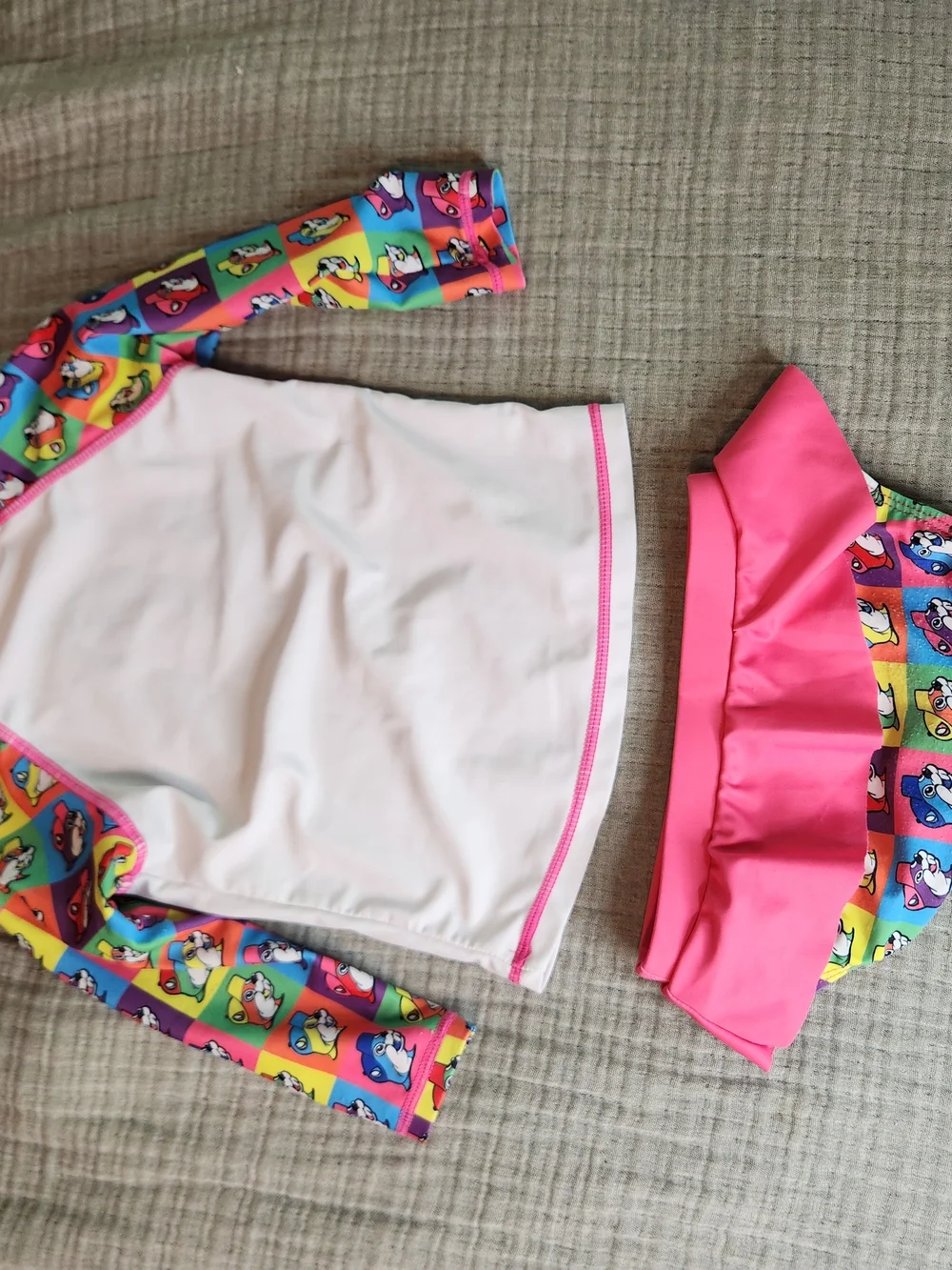 Buc-ee's Kids Two-Piece Rash Guard Swimsuit - White & Pink 18 Months